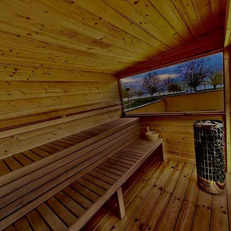 Player'S Pool&Rooms Vonyarcvashegy Exterior foto