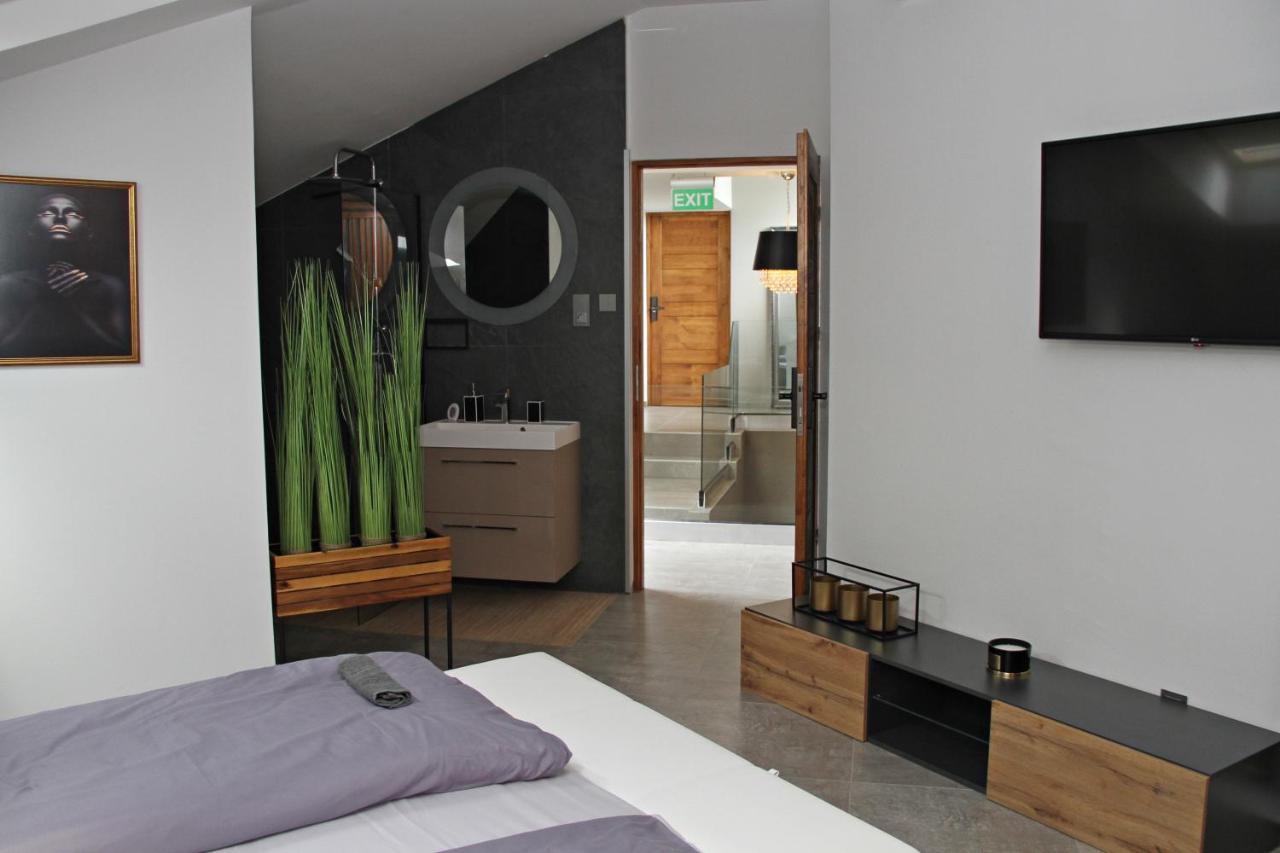 Player'S Pool&Rooms Vonyarcvashegy Exterior foto