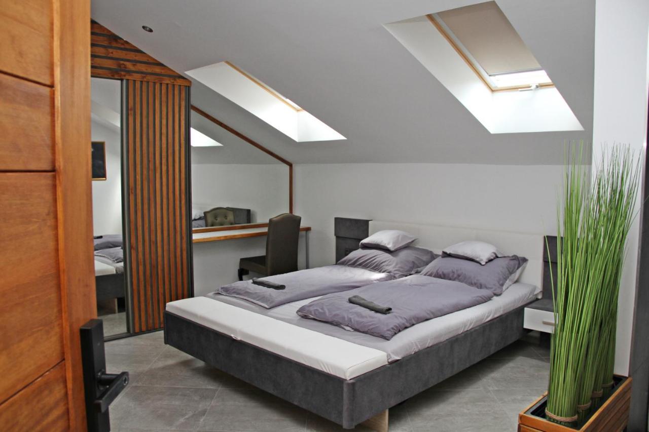 Player'S Pool&Rooms Vonyarcvashegy Exterior foto